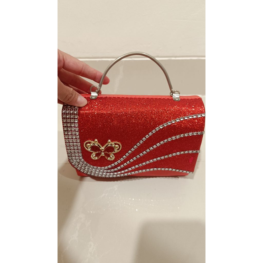 tas pesta warna merah