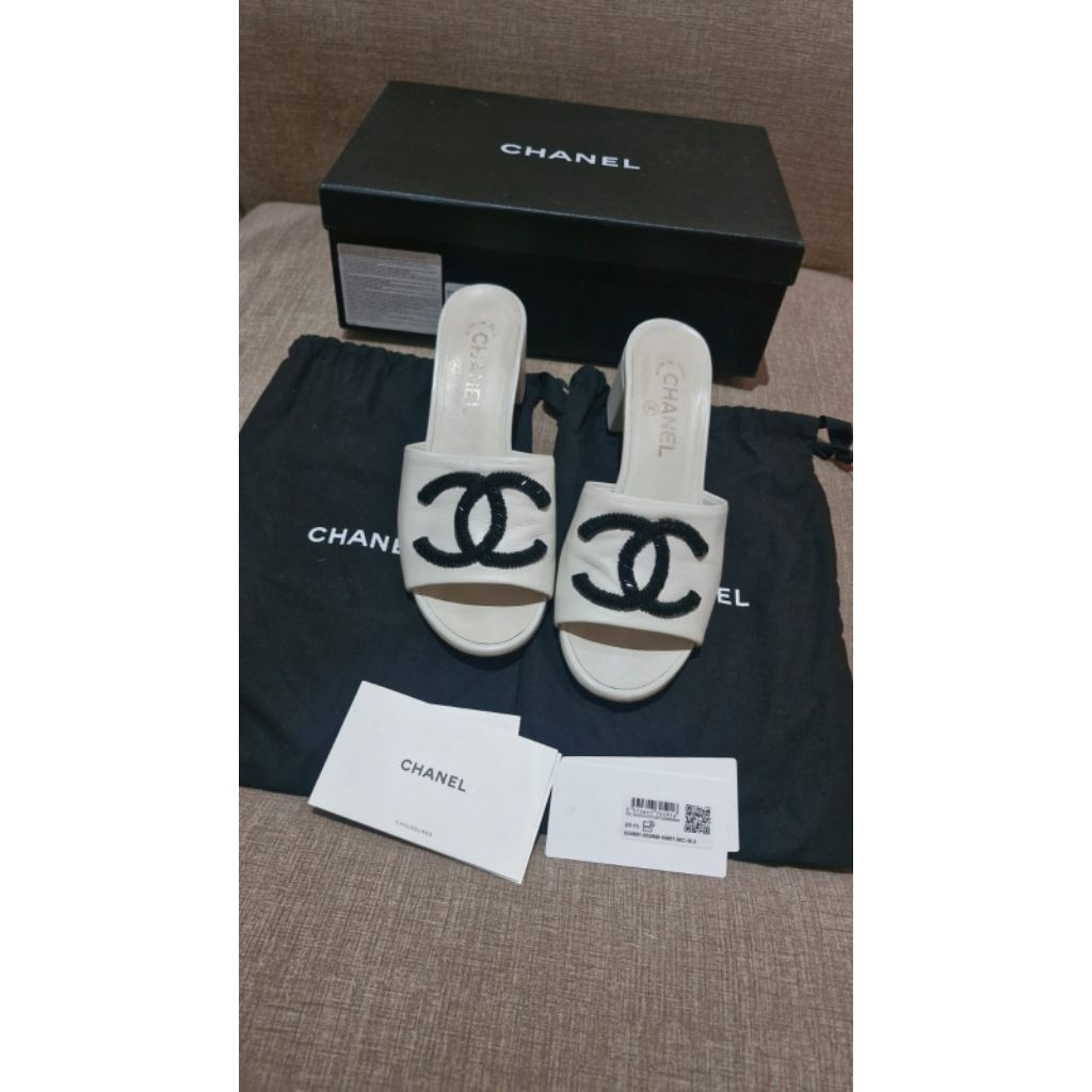 Chanel CC Embellished Open Toe Sandals White Size 38,5 Insole 24,5 cm