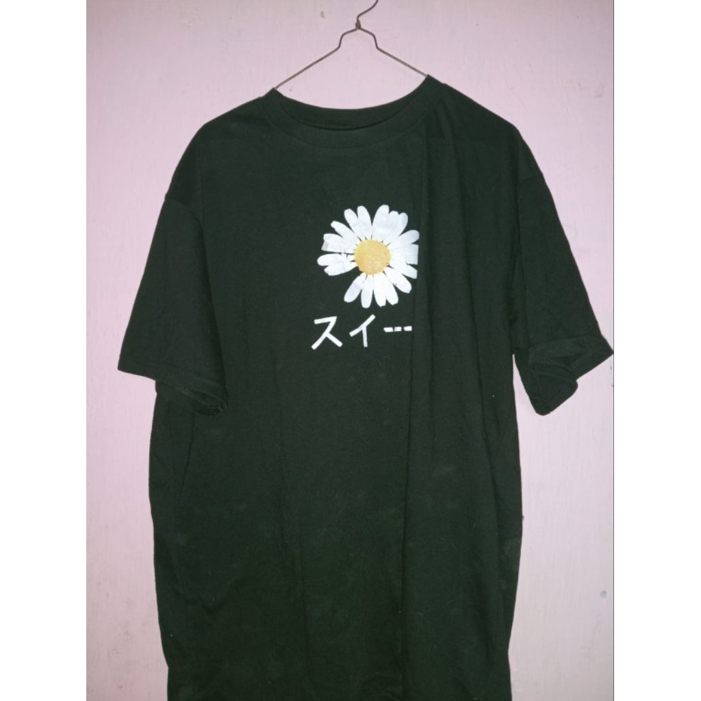 Kaos Hitam Motif Daisy Bunga