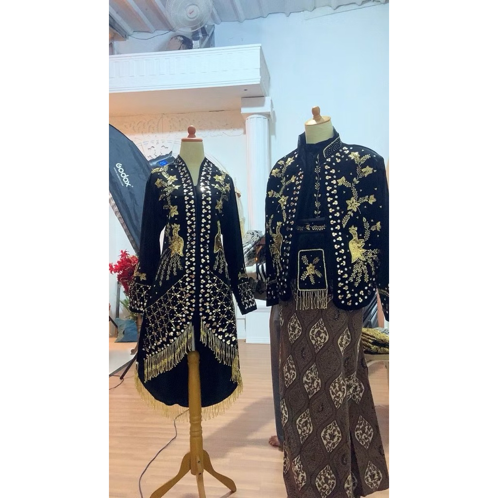 sepasang beskap dan kebaya pengantin adat jawa bludru hitam payet gold solo putri payet kombinasi