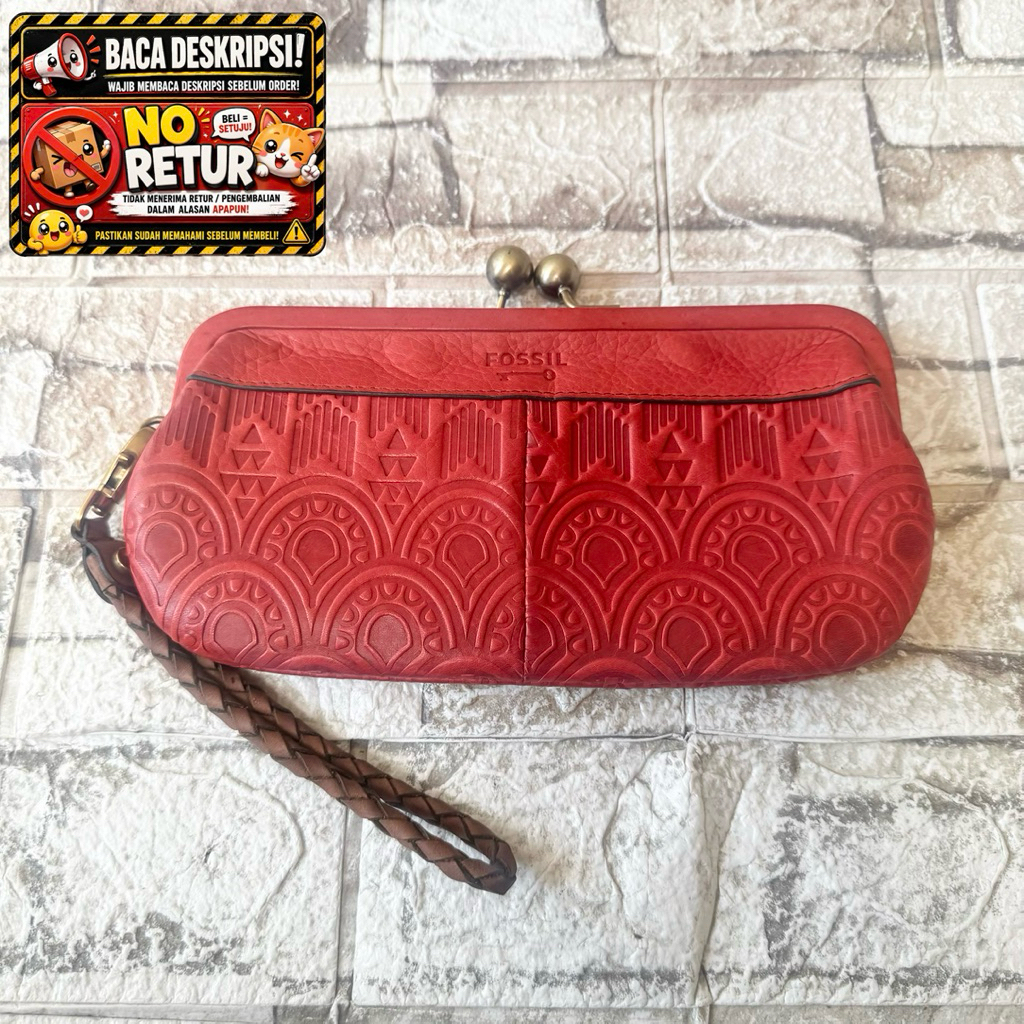 746# NET-Preloved Fossil Daisy Embossed Wristlet Red