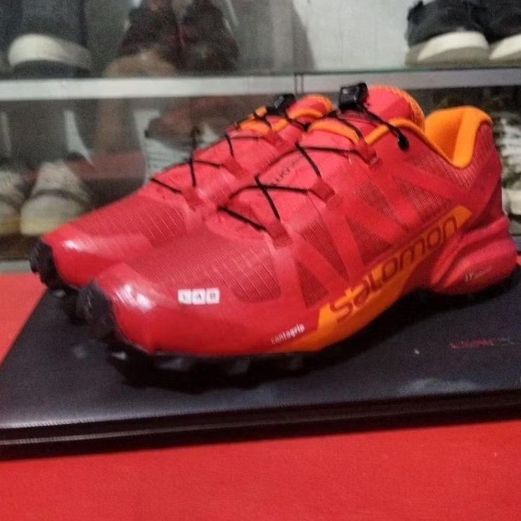SEPATU BEKAS FUTSAL SALOMON SIZE 44