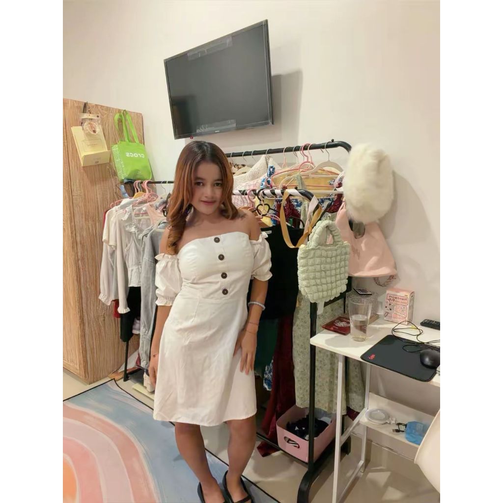 DRESS PUTIH MODELANO PRELOVED