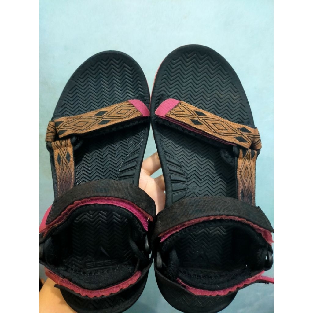 PRELOVED SANDAL GUNUNG WANITA Eiger