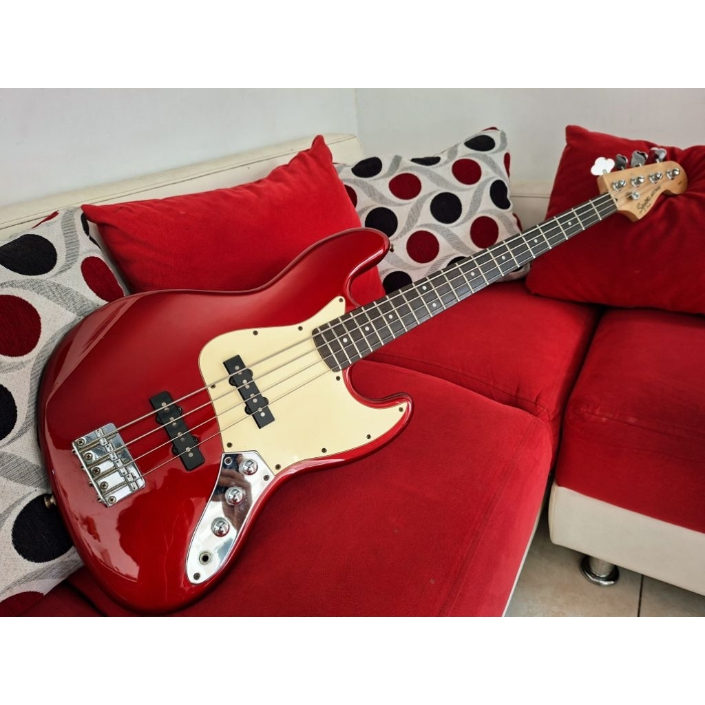 JAZZ BASS SQUIER STANDARD SERIES