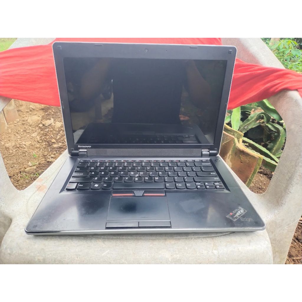 Laptop Lenovo Thinkpad edge 05784WA Processor intel core i3-M330