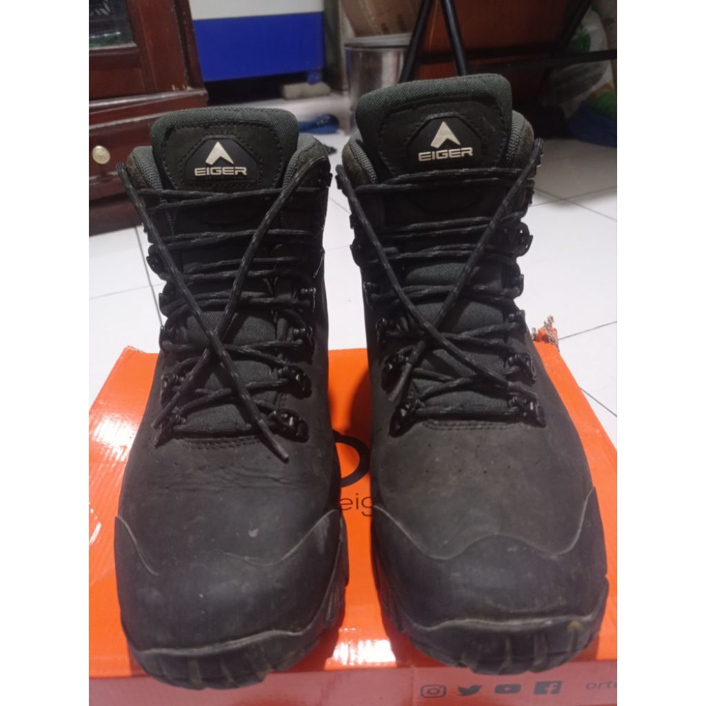 sepatu eiger plum sz 43