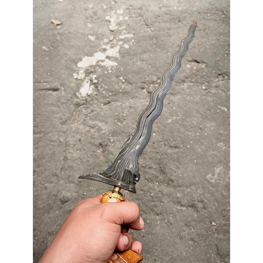 Keris Bugis Melayu Korowelang Luk 13 Pamor Ujung Gunung
