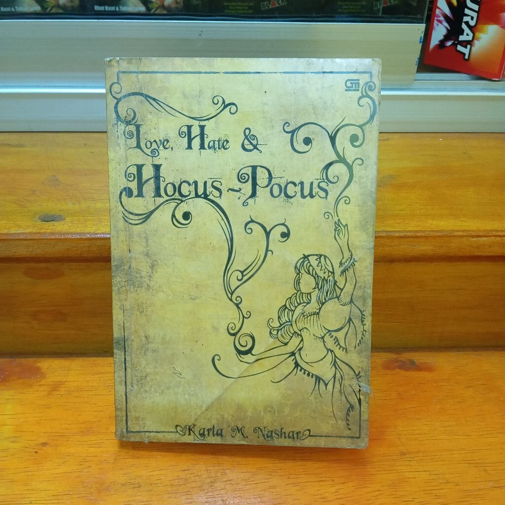Buku Novel Love Hate & Hocus Pocus oleh Karla m. nashar
