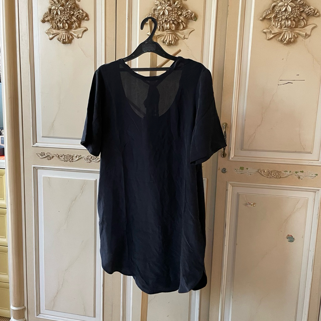 Blouse Semi Dress Warna Hitam Bahan Sifon Brand Cos