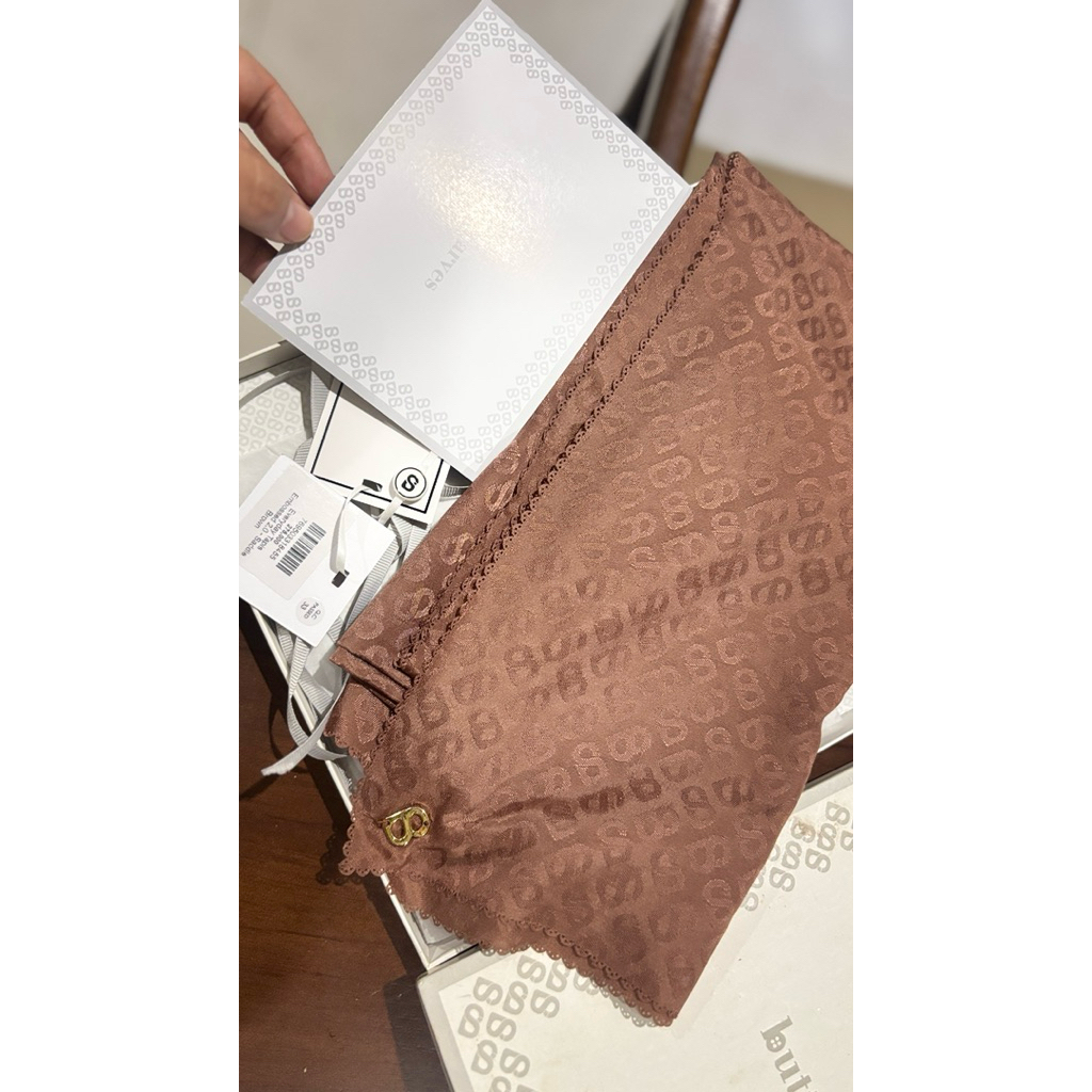 buttonscarves everyday tapis preloved