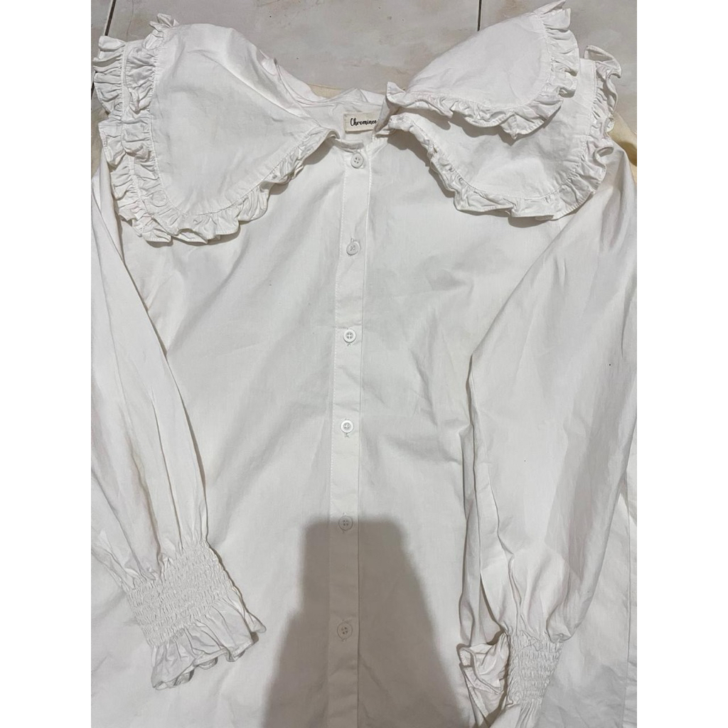kemeja blouse putih ruffle