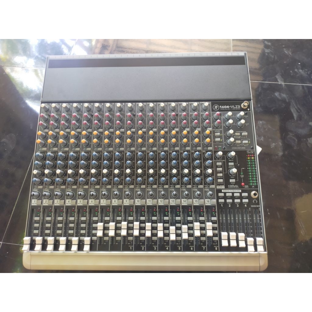 mixer MACKIE 16 Chanel 1604 vlz3