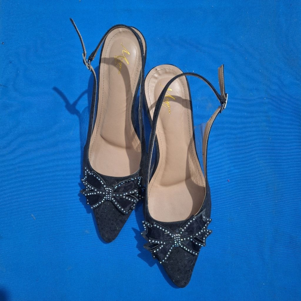 Preloved heels wanita warna hitam ukuran 42 cm