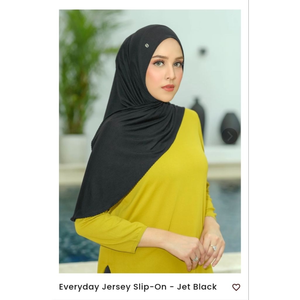 Buttonscarves - Everyday Jersey Slip - on - Jet Black