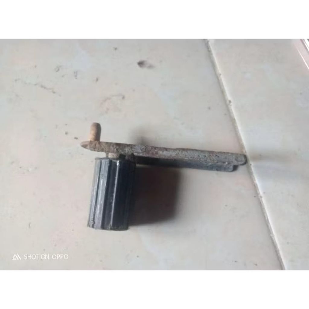 ENGSEL BAWAH PINTU KULKAS LG 1 PINTU ORIGINAL COPOTAN