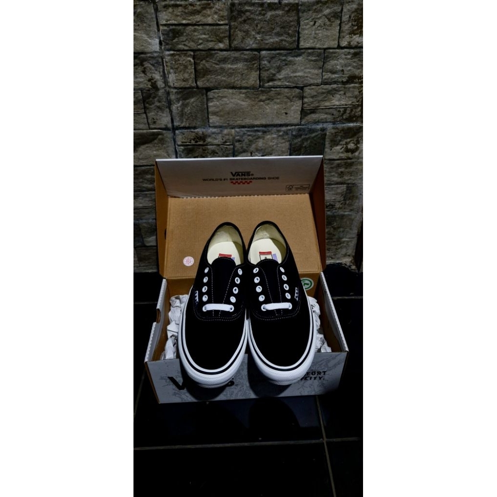 Vans Authentic Pro Skate Black White