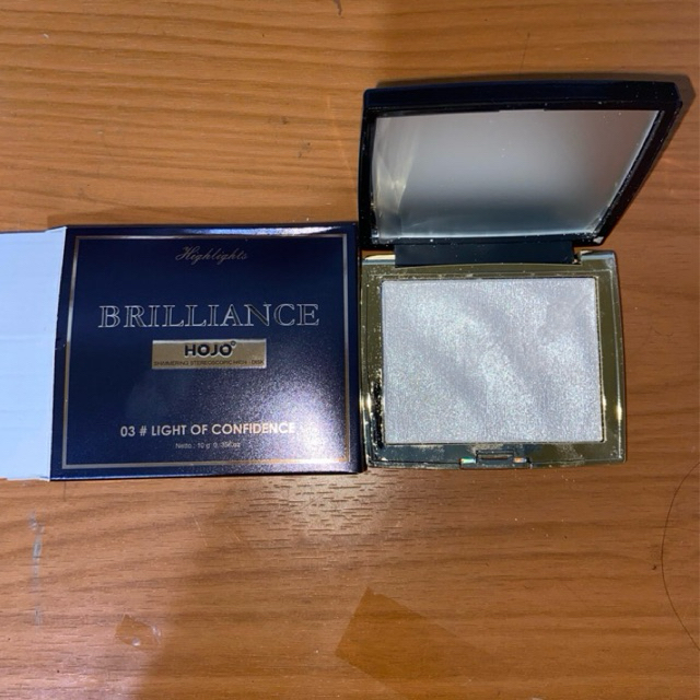 Preloved HOJO Shimmering Highlighter Powder shade 03 # Light of Confidence