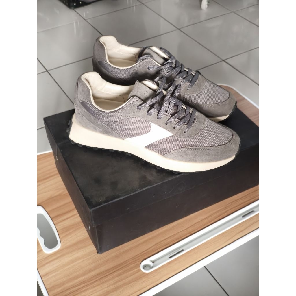 ( PRELOVED ) Massimo Dutti Trainers