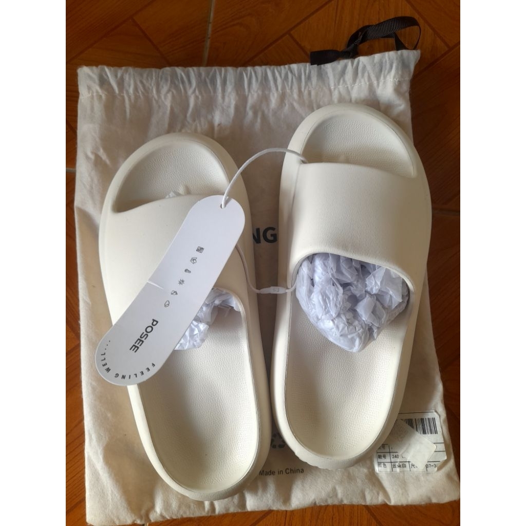 Posee white sandal