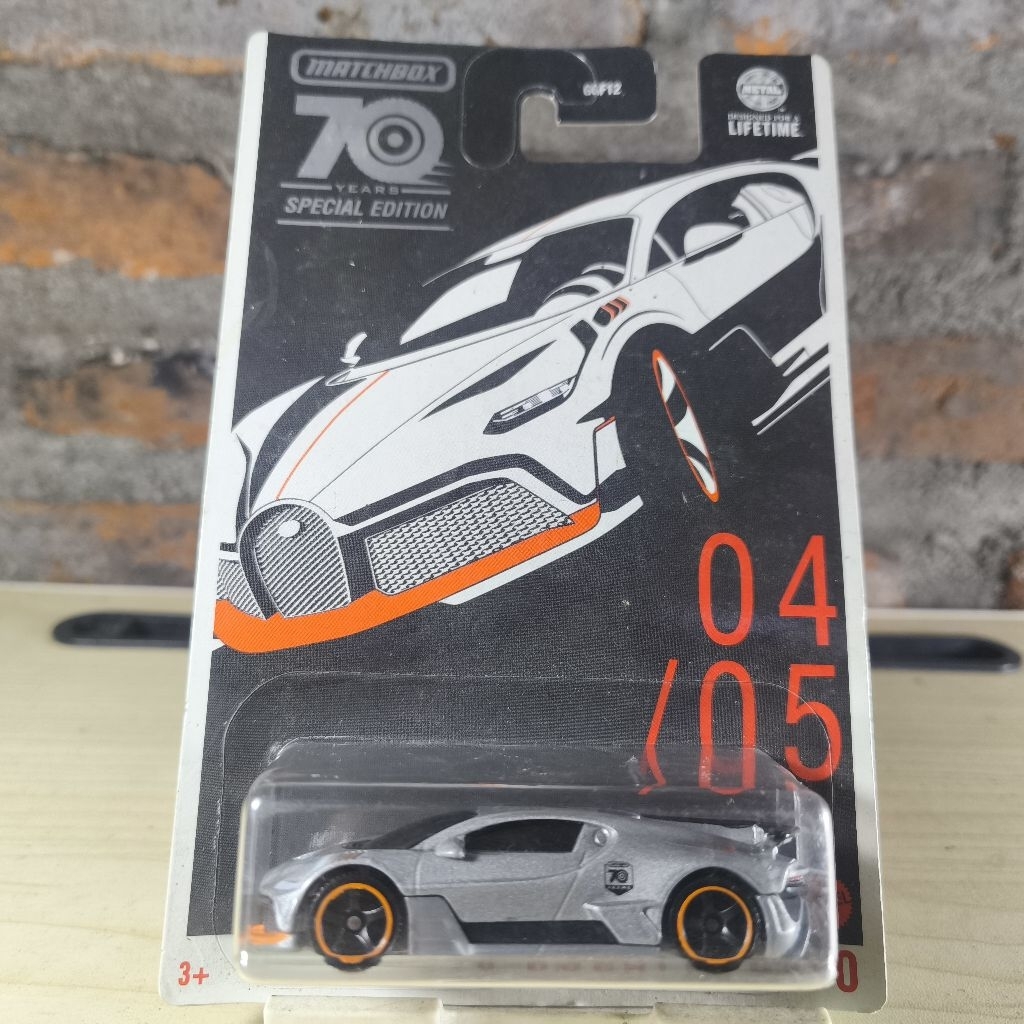 Matchbox 2018 Bugatti Divo - Reguler Card