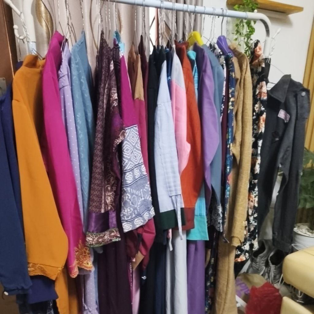 Pakaian Bekas Pria Wanita - 50 Warna, All Size