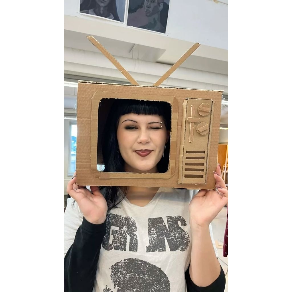 kerajinan topeng dari kardus model tv