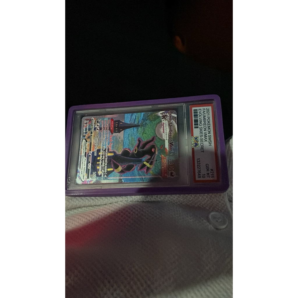 KARTU POKEMON UMBREON VMAX