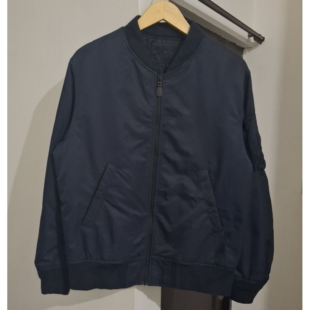 JAKET BOMBER MA-1 UNIQLO