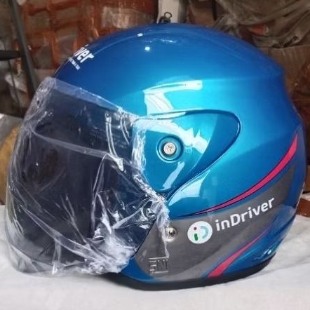 Helm in Driver biru
