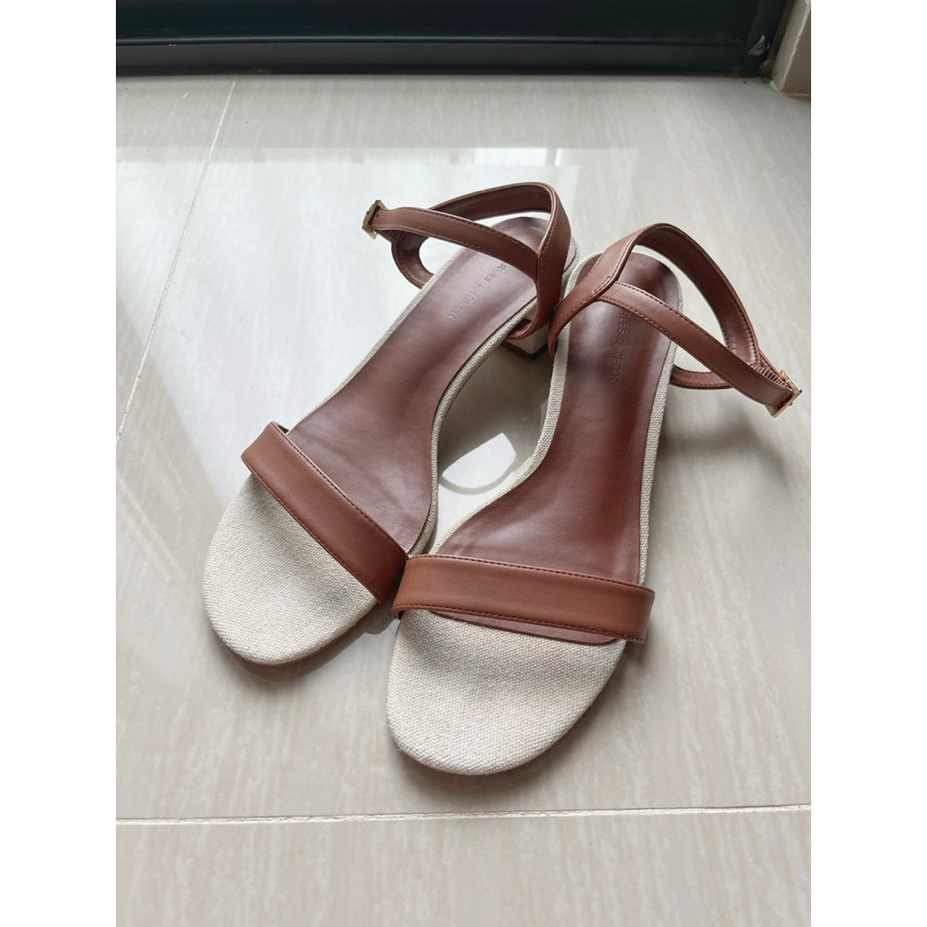 Preloved Sandal Charles and Keith ORI ukuran 37