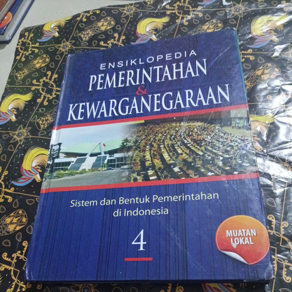 Buku Ensiklopedia pemerintahan & Kewarganegaraan 4