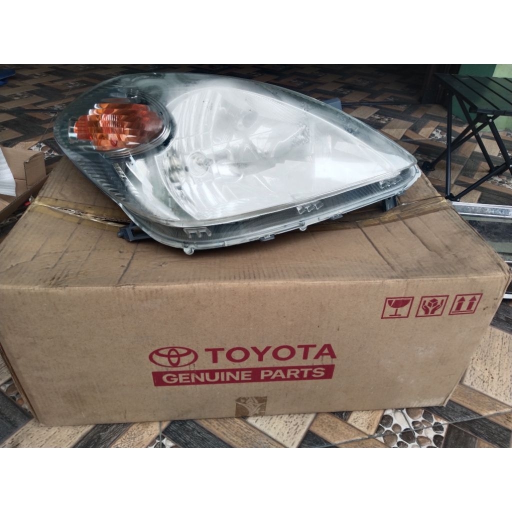 headlamp lampu utama kanan avanza xenia old 2004-2006 original astra 81110-BZ010