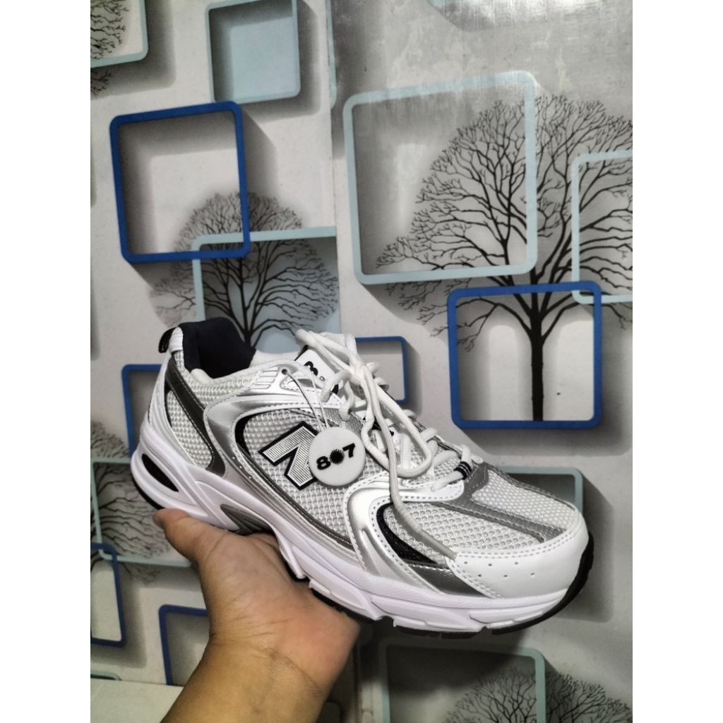 Sepatu NB 530
