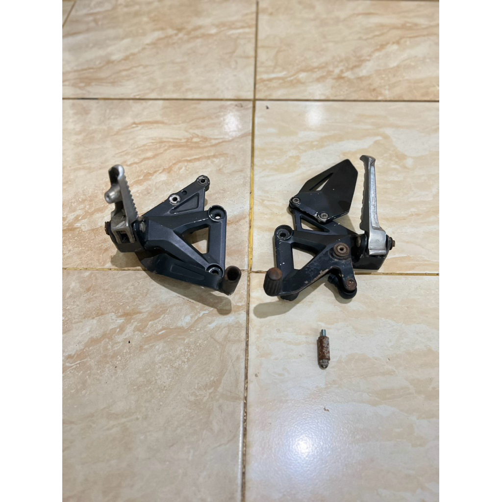 Footstep Standar CBR250RR Original (Repaint)