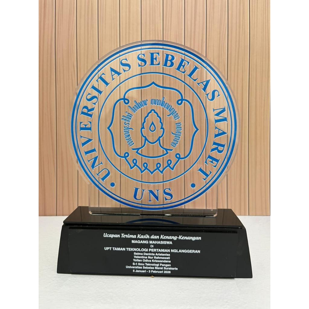 Plakat Akrilik Tatakan Kayu + Box PLAKAT AKRILIK CUSTOM TATAKAN KAYU HITAM