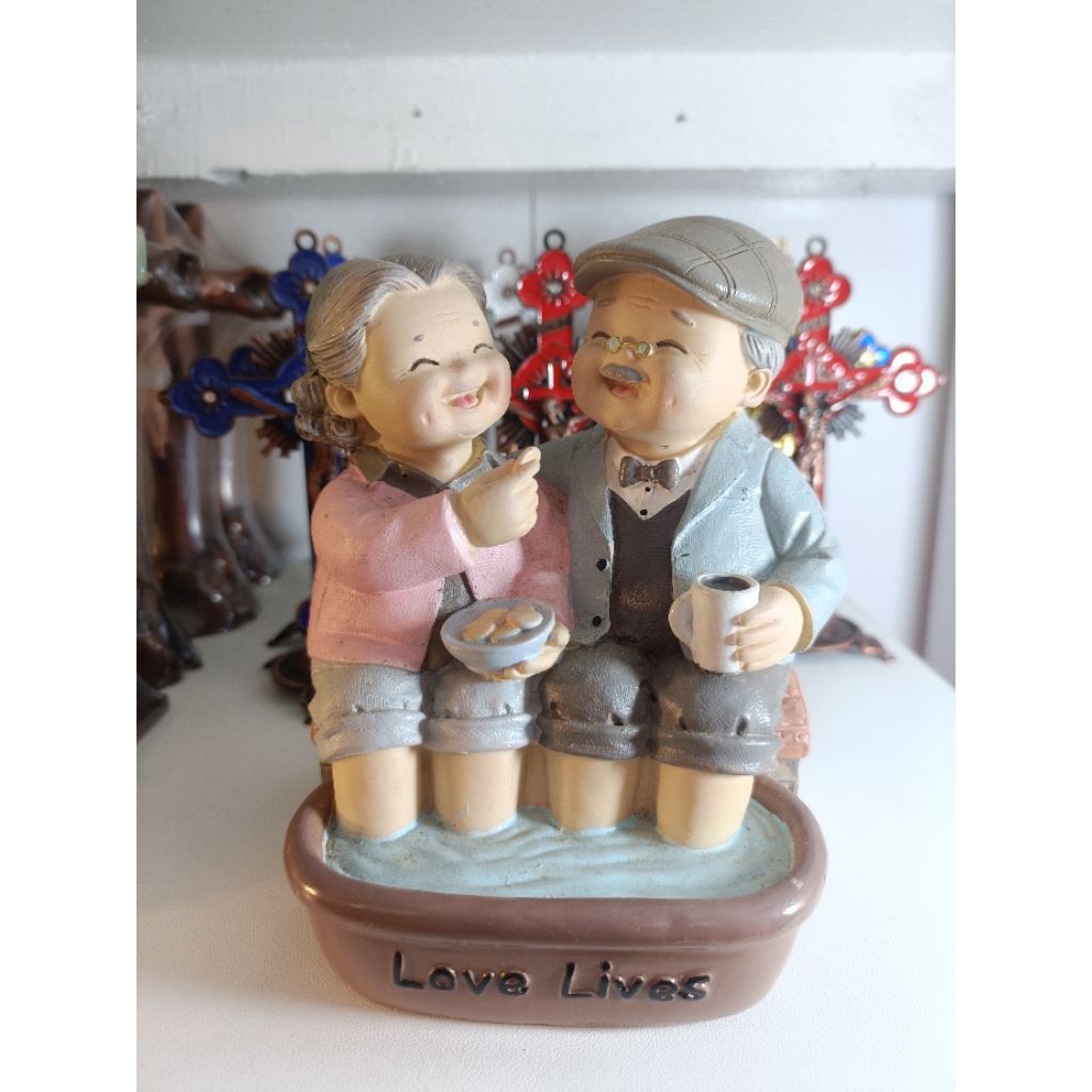 Pajangan Kakek Nenek Cuci Kaki BKK (2449) - Pajangan Kakek Nenek - Patung Kakek Nenek - Pajangan Roh