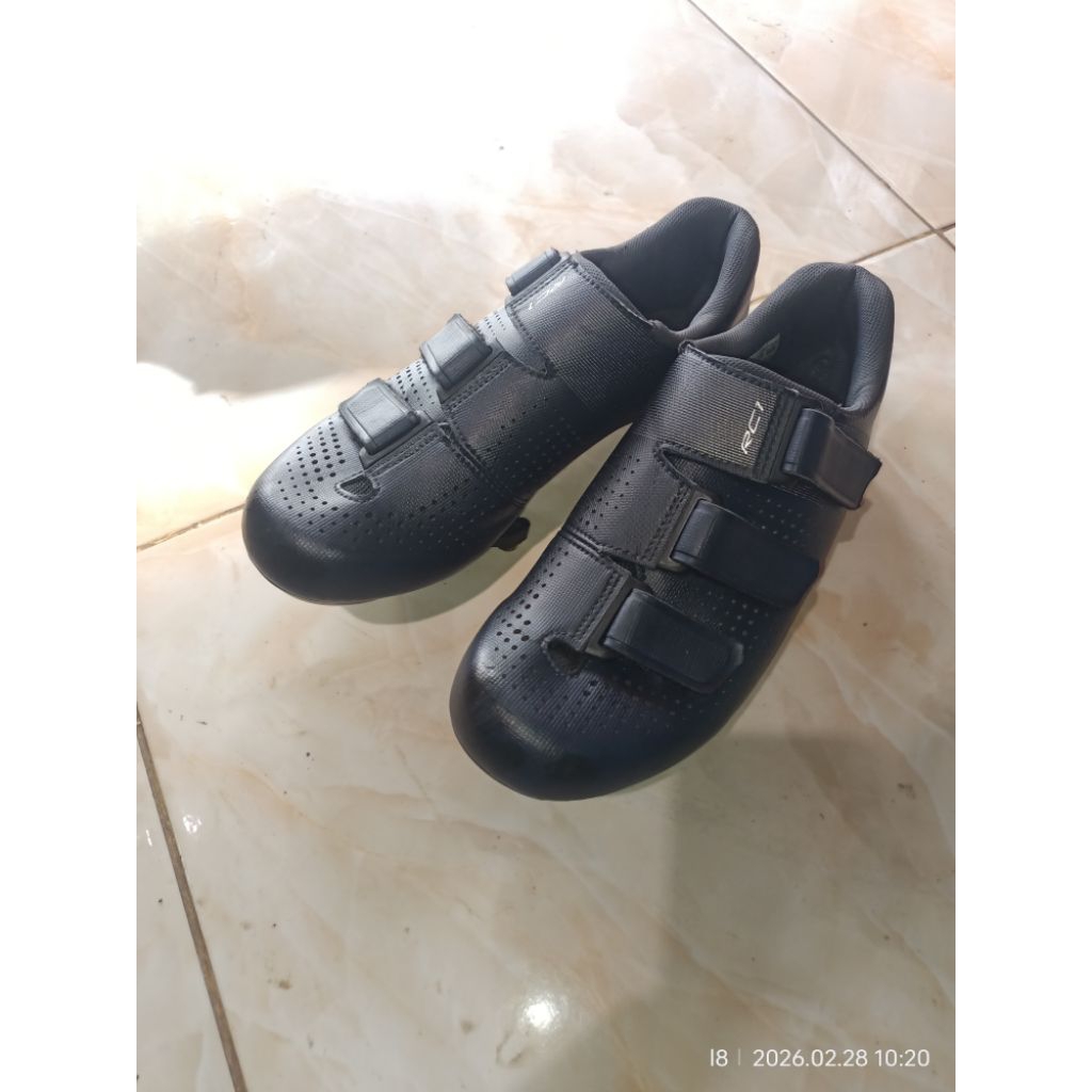 sepatu roadbike Shimano RC1 size 41 25.8 cm original bekas second Layak pakai