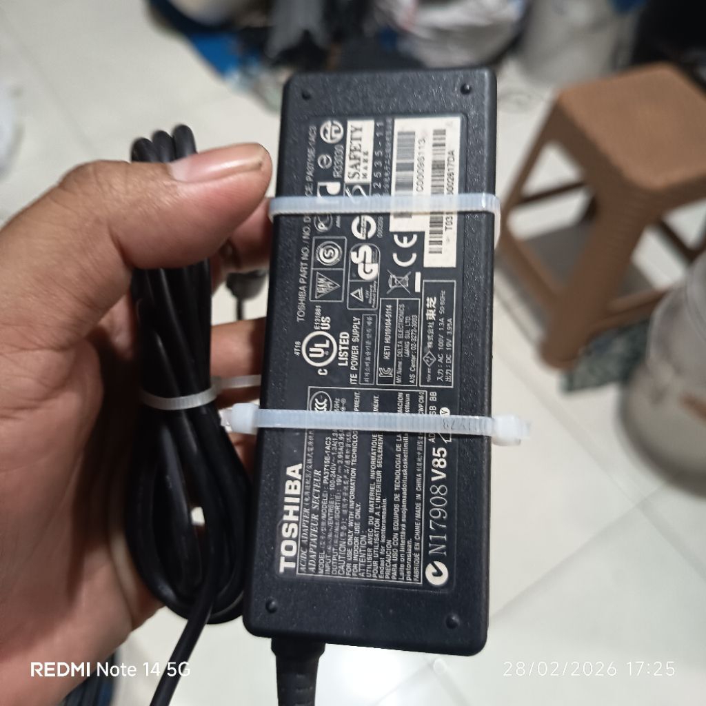 Toshiba 19v 3,95a ori Adaptor  Laptop ( Minus )