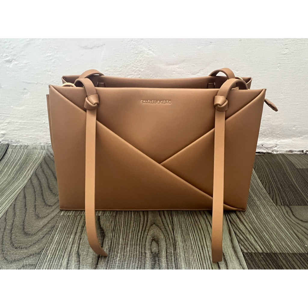 Tas Charles and keith ori counter