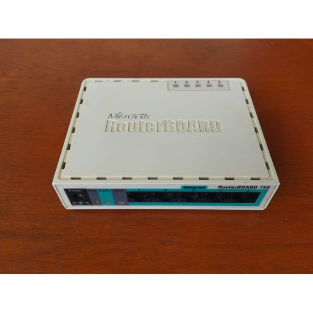 Mikrotik Routerboard 750