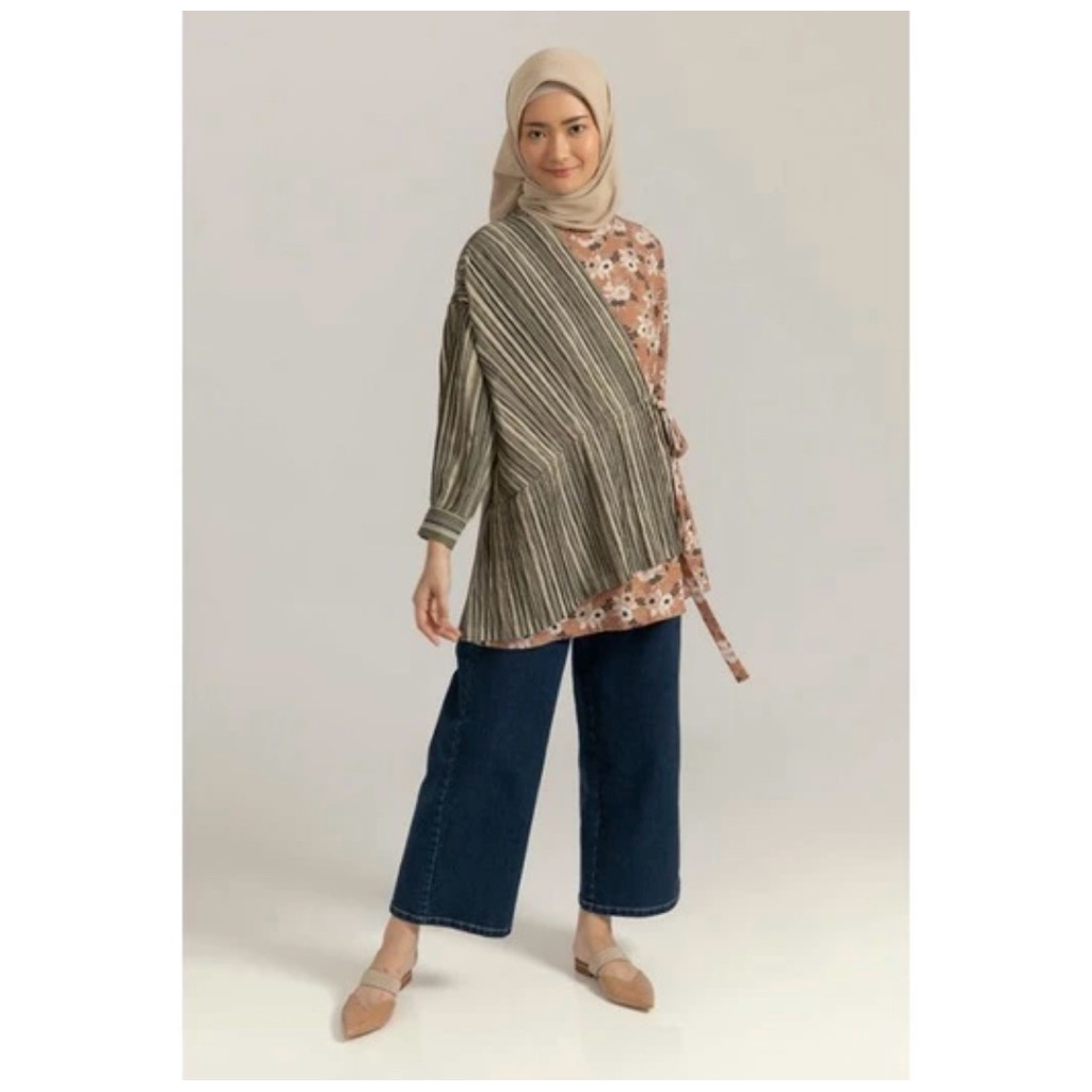 Kamiidea blouse reeve top preloved