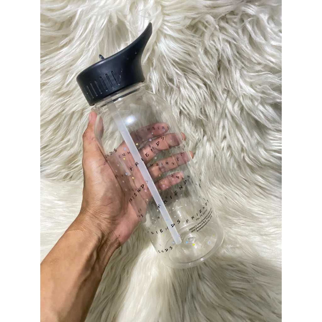 PL Botol Minum Sedot TYPO Hitam Bening 1Liter. Iz