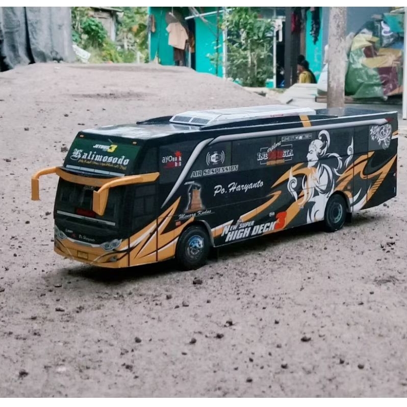 Miniatur Bus Haryanto