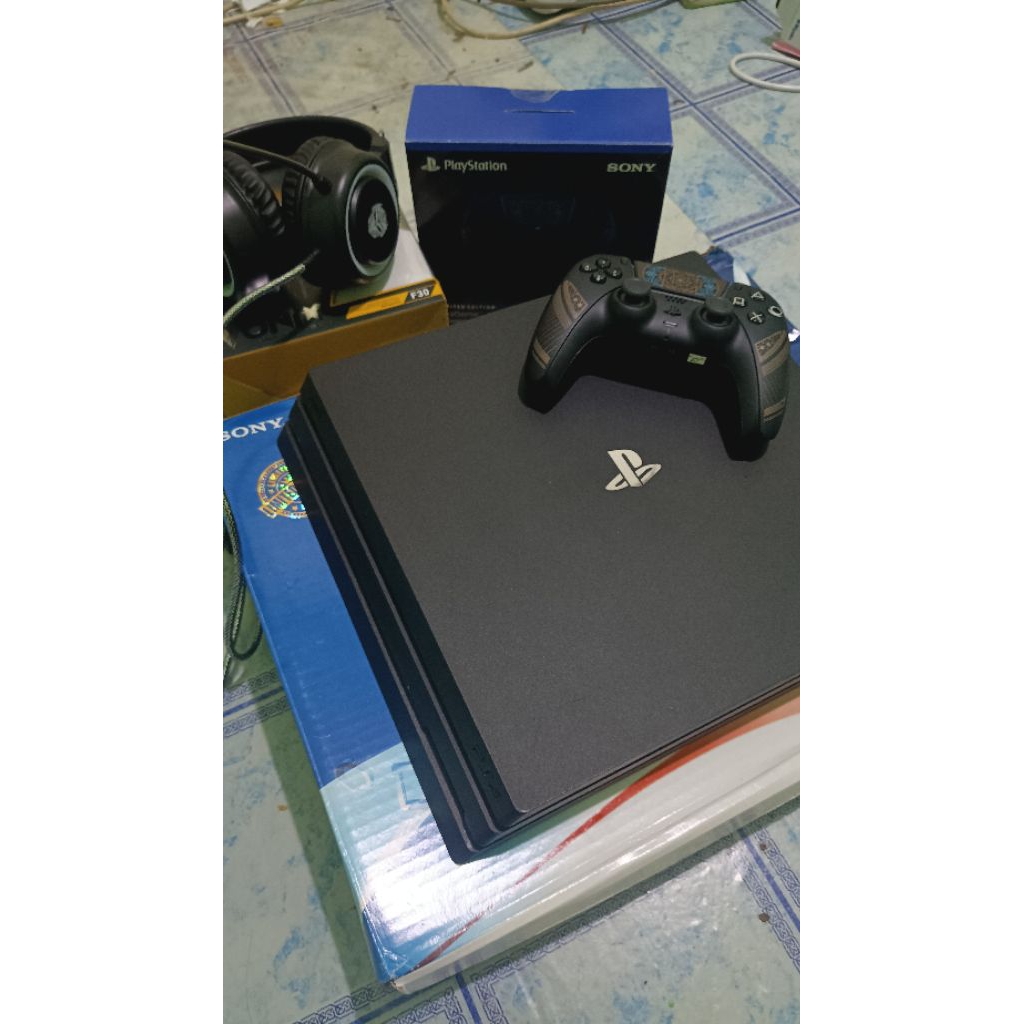 PS 4 PRO ORIGINAL 1TB (TANPA GAME)