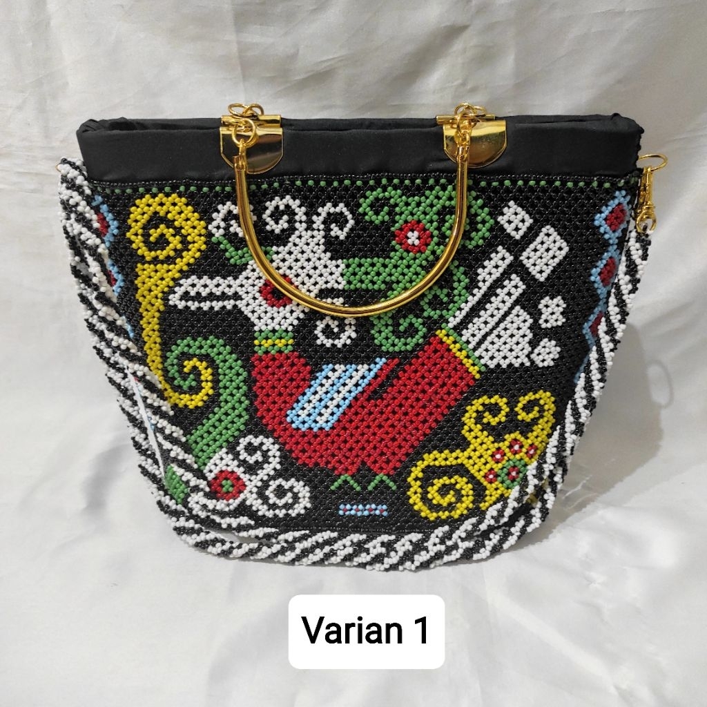 tas selempang manik kalimantan handmade