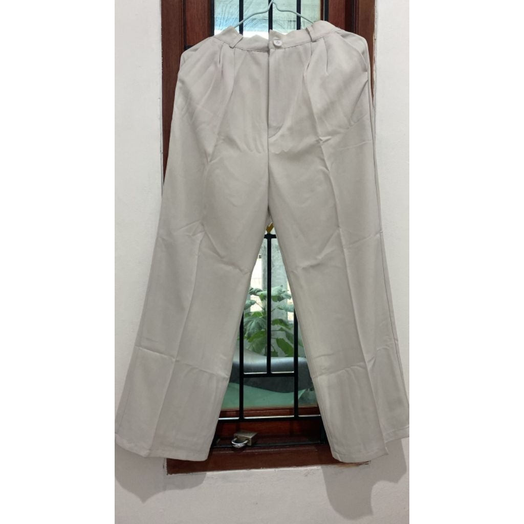 Preloved Celana Sivali