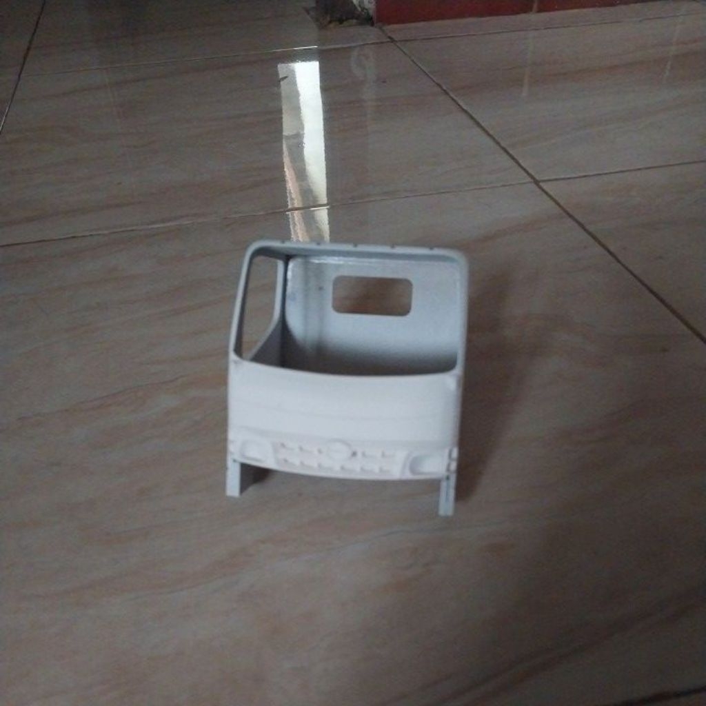 Kabin miniatur truk model hino 300