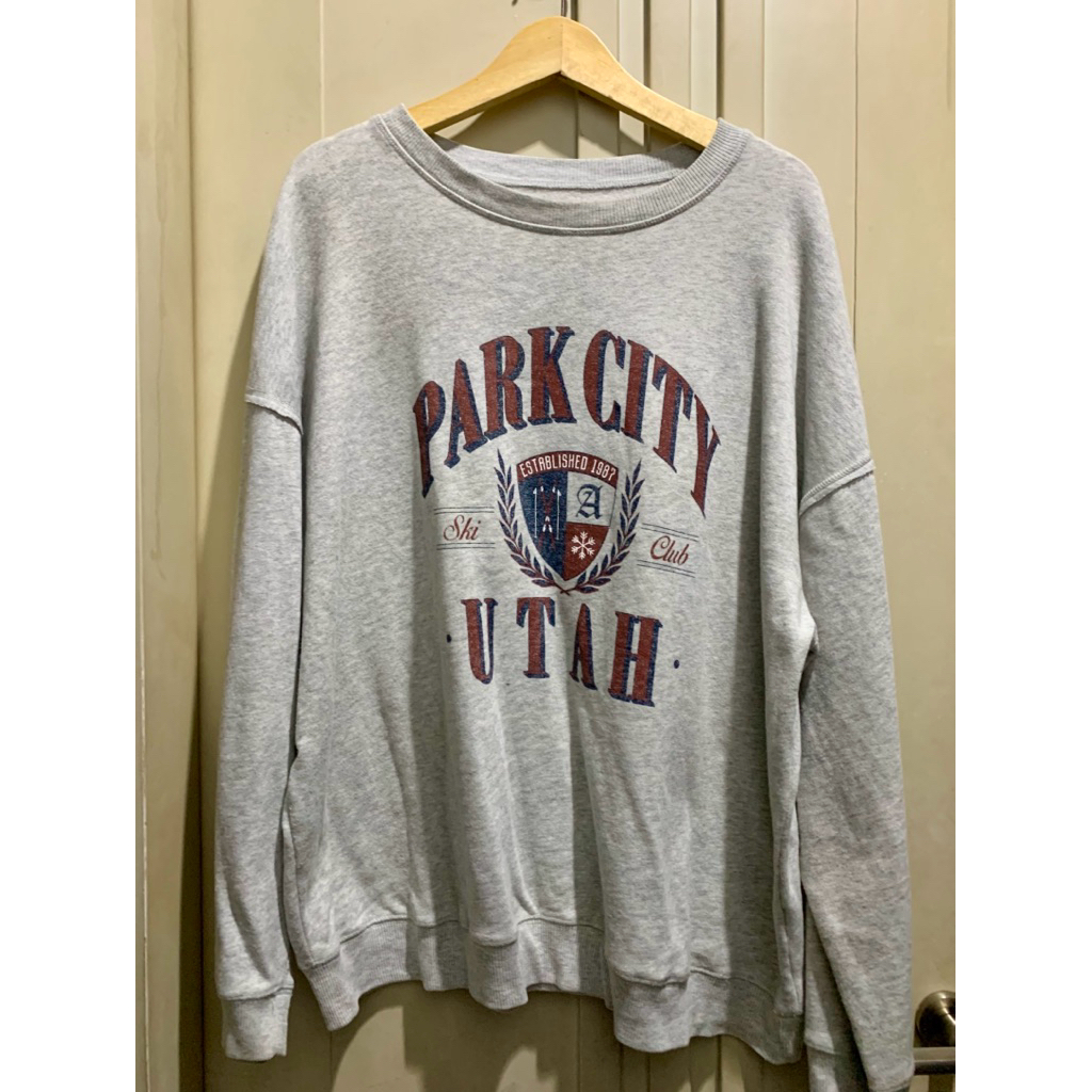 Crewneck Sweater Washed Model