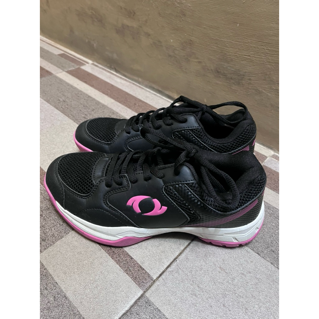 Sepatu Badminton Black Pink